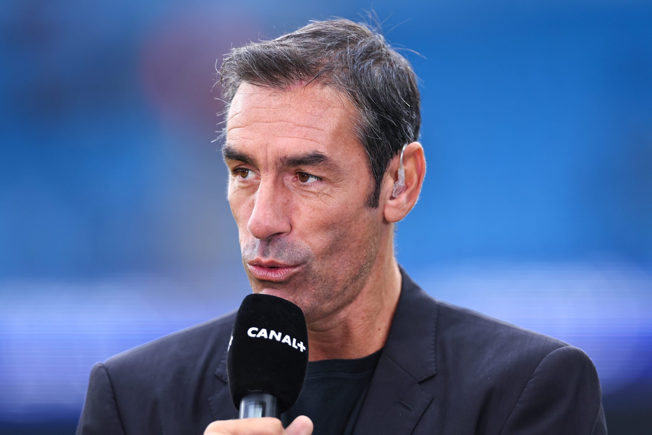 Pires prévoit un changement d'entraîneur si Arsenal ne remporte pas de trophée