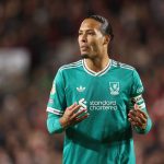 Liverpool : Van Dijk au cœur des critiques après la défaite contre Brentford