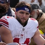 Les Eagles rendent visite à Cam Skattebo après sa blessure grave