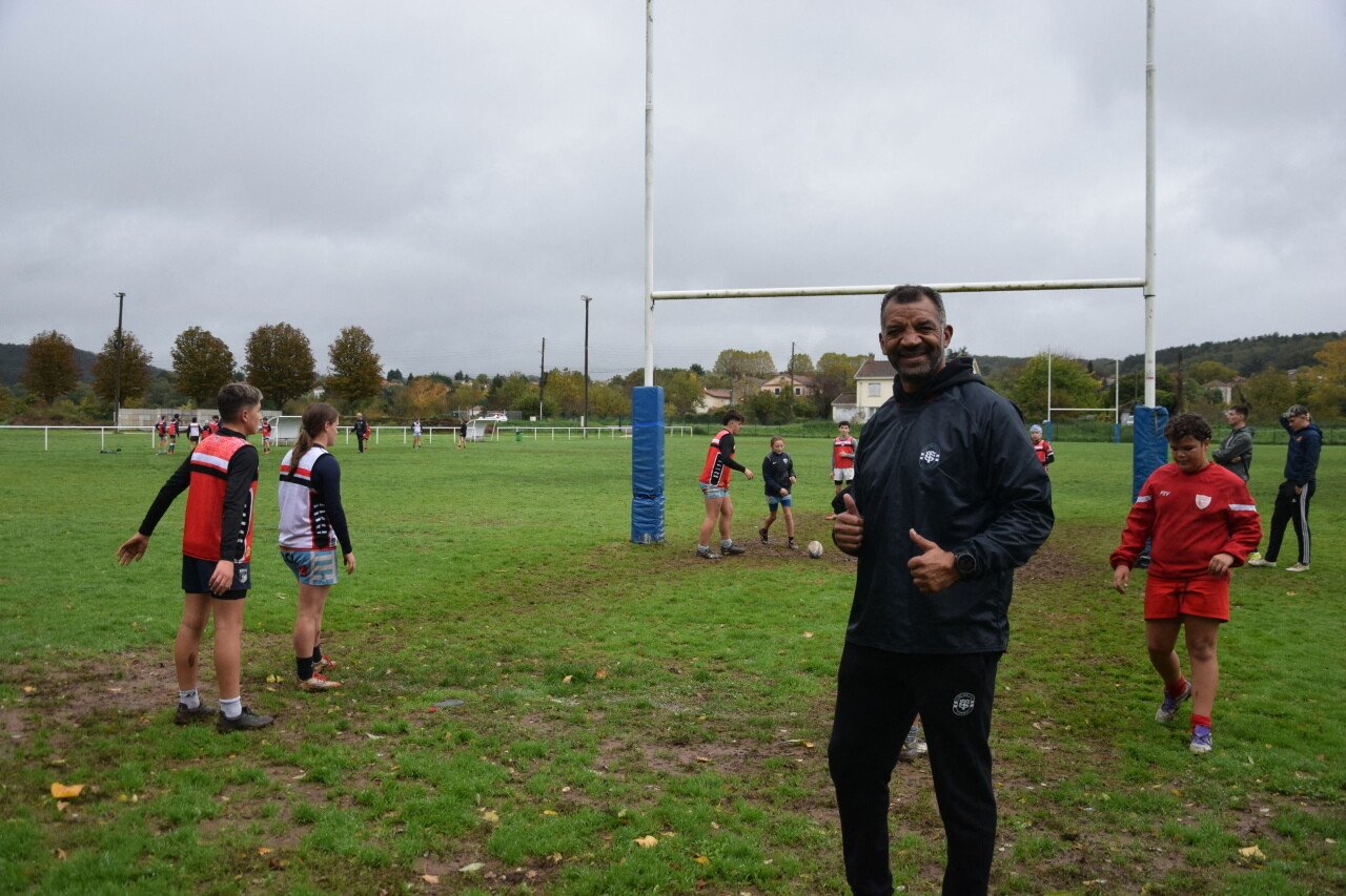 Émile Ntamack, légende du rugby, en stage avec les jeunes à Cahors