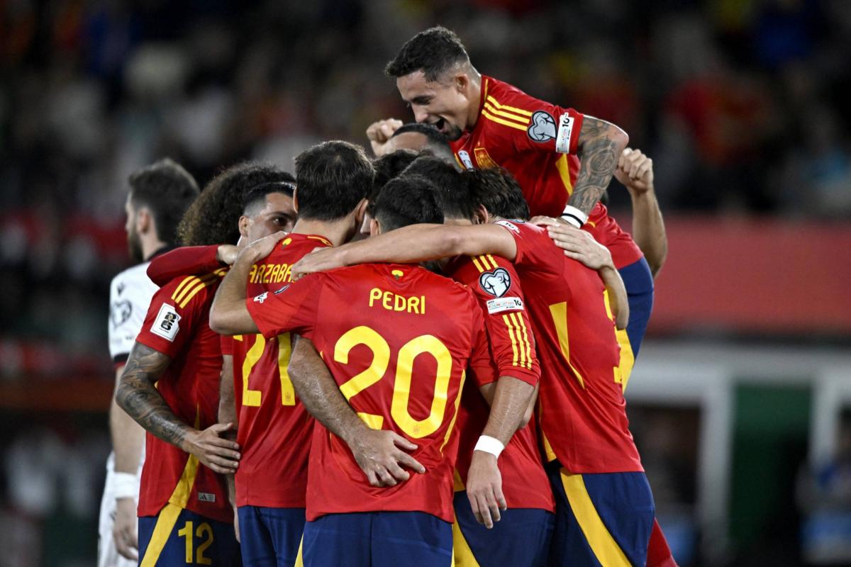 Espagne qualification Coupe du Monde: Oyarzabal et coup franc puissant