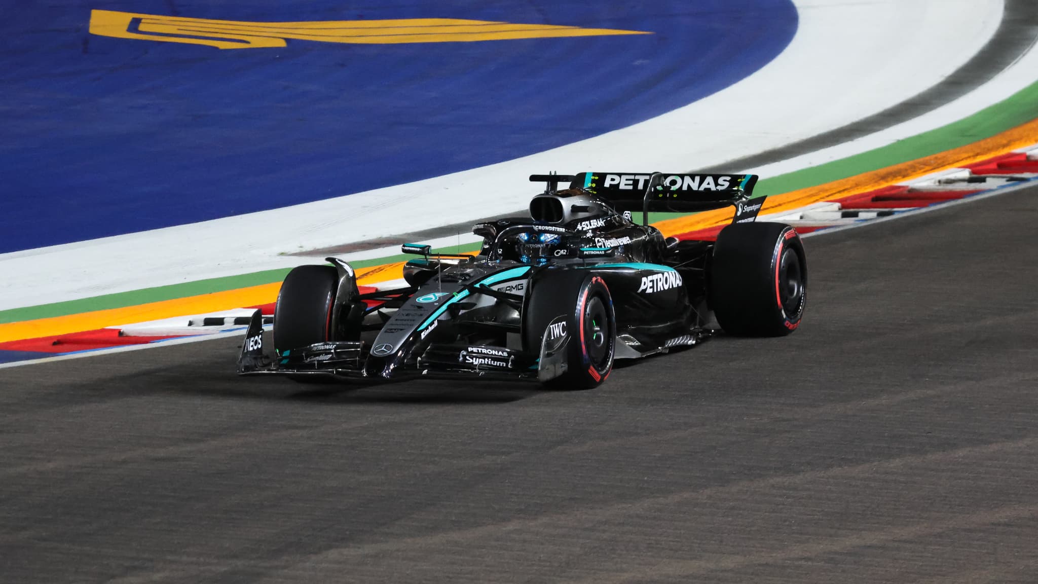 GP de Singapour 2025 : Russell en pole et Verstappen remonte sur Piastri