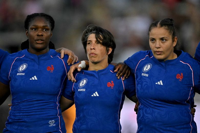 Assia Khalfaoui (à droite), ici avant le match face à l’Italie lors de la Coupe du monde féminine de rugby 2025.