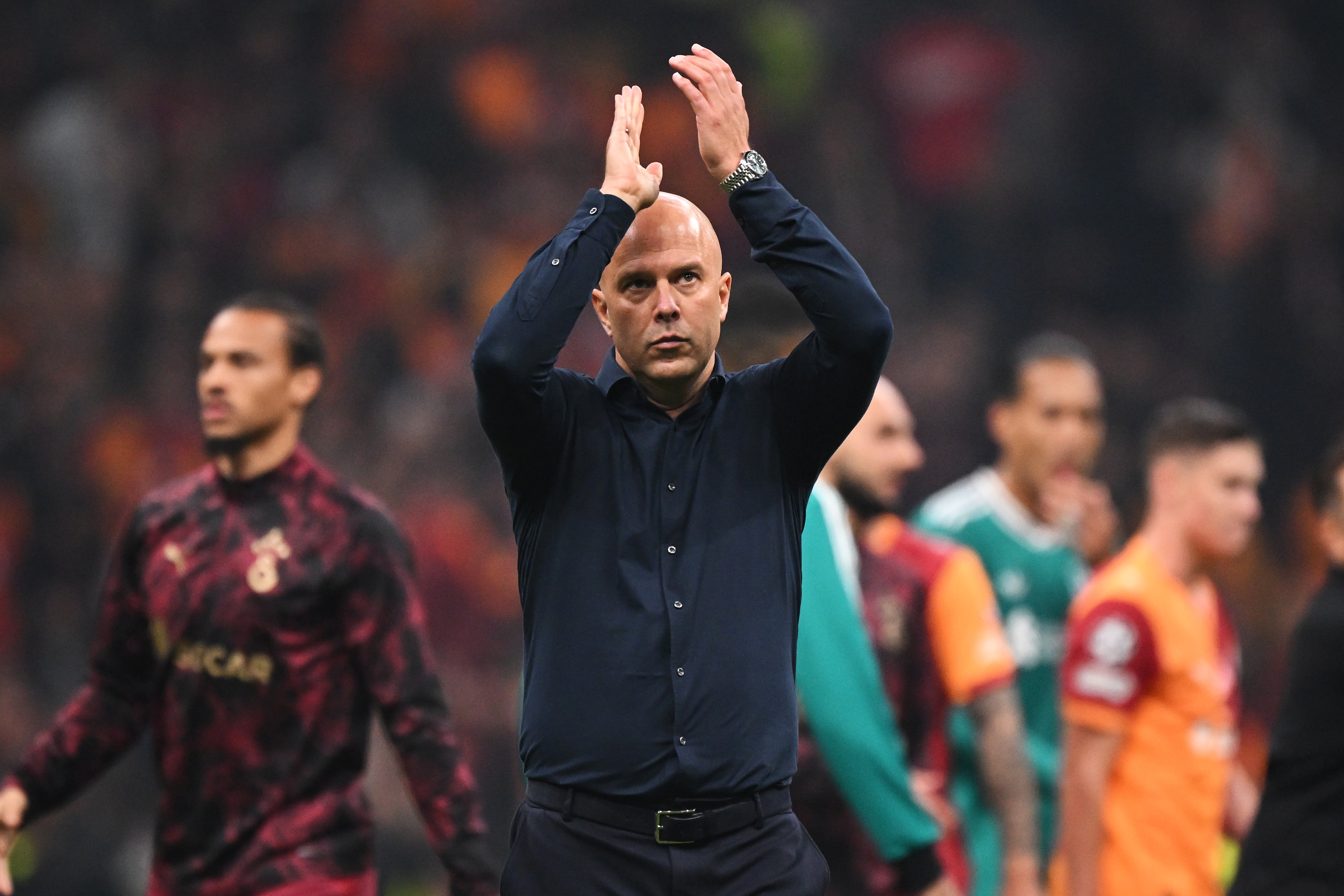 Arne Slot et Liverpool en route vers Chelsea samedi, dans l’espoir d’éviter une troisième défaite consécutive