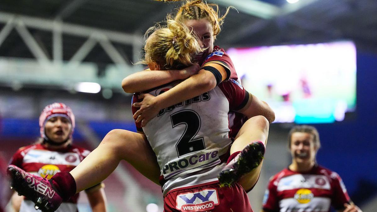 Wigan Warriors célèbrent leur victoire en finale féminine de la Super League