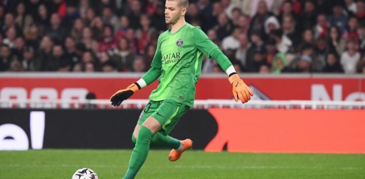 Lucas Chevalier lors du match PSG-Lille