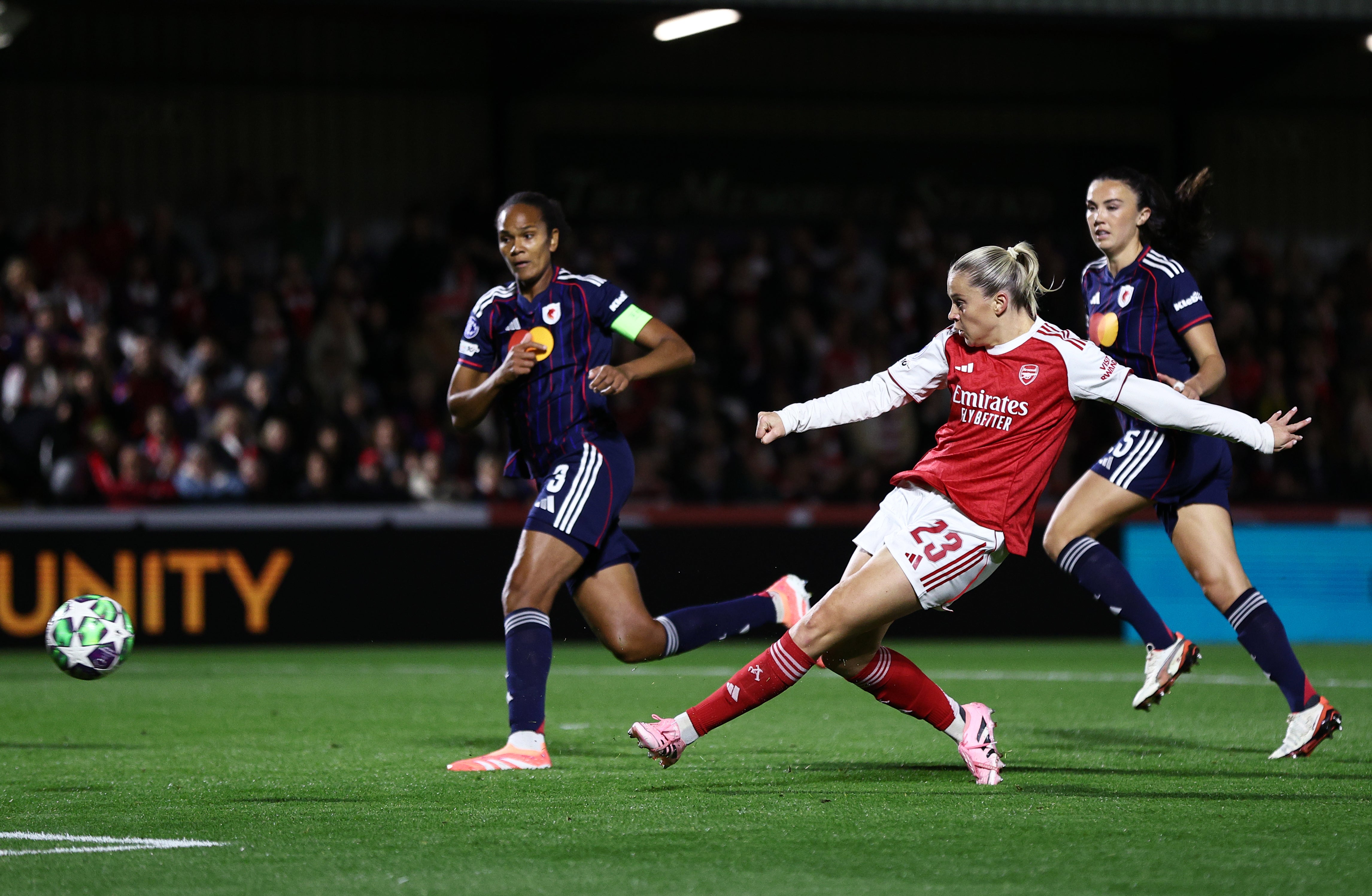 Russo ouvre le score pour Arsenal