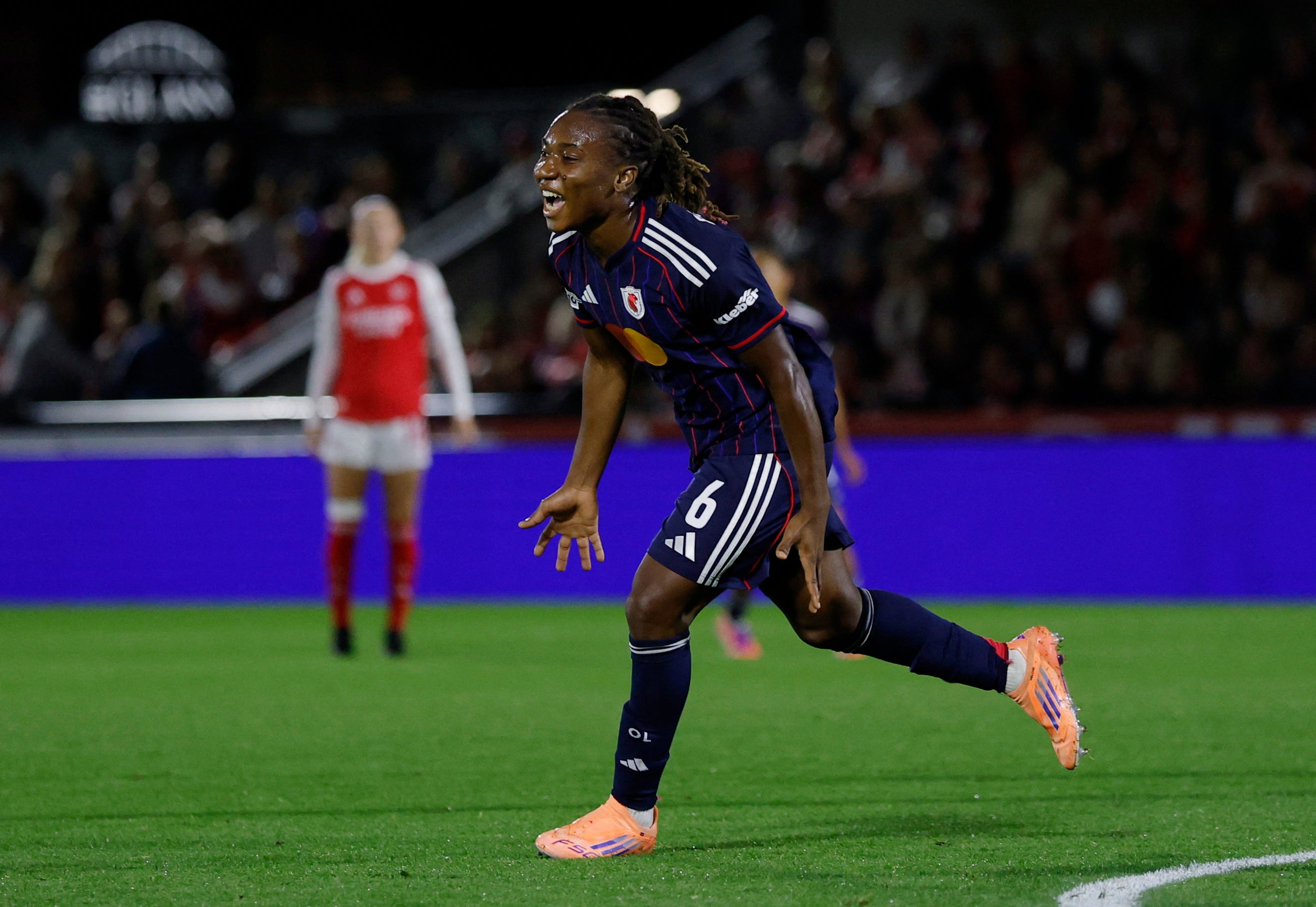 Dumornay capitalise sur deux fautes défensives de l’équipe locale