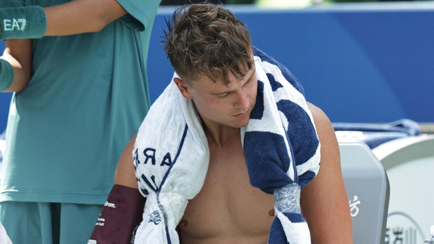 Holger Rune en traitement sous la chaleur au Shanghai Masters