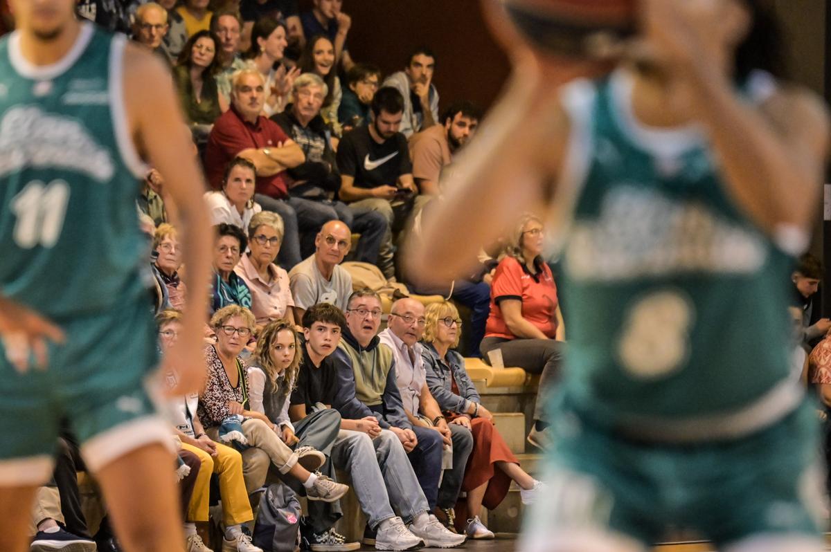 Environ 900 personnes réunies dans la salle Pierre Seillant d’Orthez