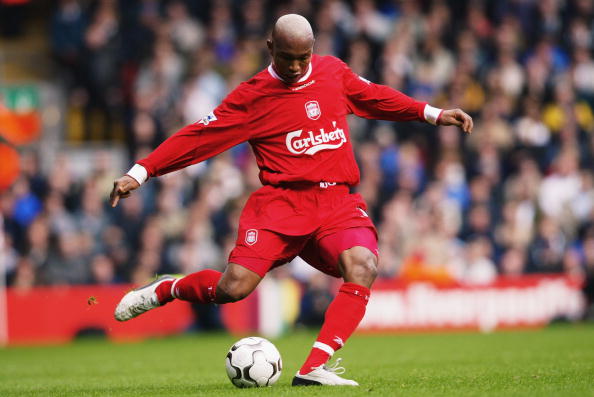 El-Hadji Diouf frappe le ballon