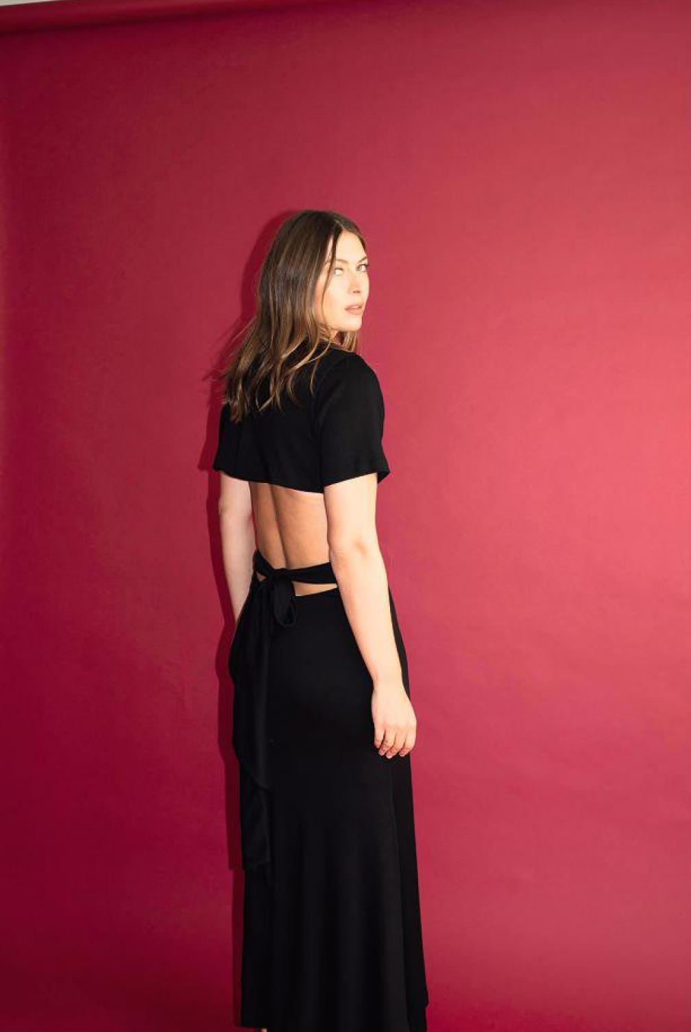 Véritable touche-à-tout, elle collabore avec de nombreuses marques et travaille également sur plusieurs projets de construction de maisons