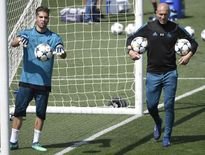 Luca Zidane, à gauche, au Real Madrid avec son père
