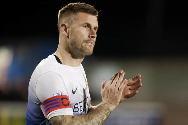 Ancien milieu de terrain nord-irlandais Michael O’Connor nommé entraîneur de Glenavon