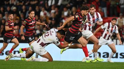 Romain Ntamack déchire la défense bordelaise