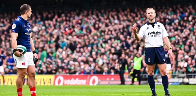 Angus Gardner arbitre