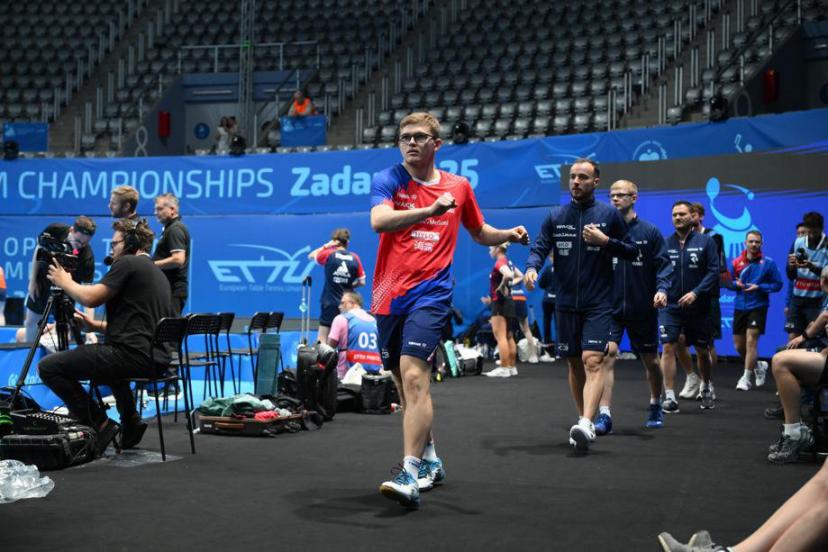 Les Bleus alignés derrière Alexis Lebrun, jeudi à Zadar.