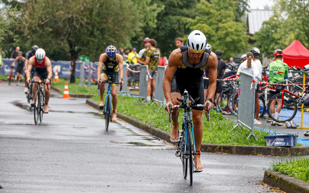 Athlètes s’alimentant avant une épreuve d’endurance