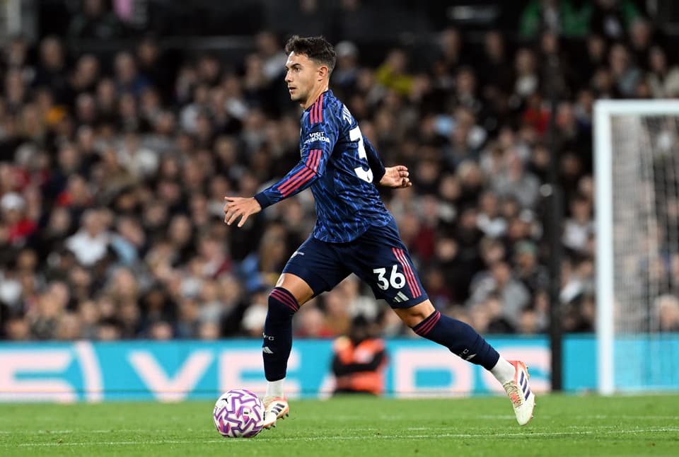 Trossard célèbre son but