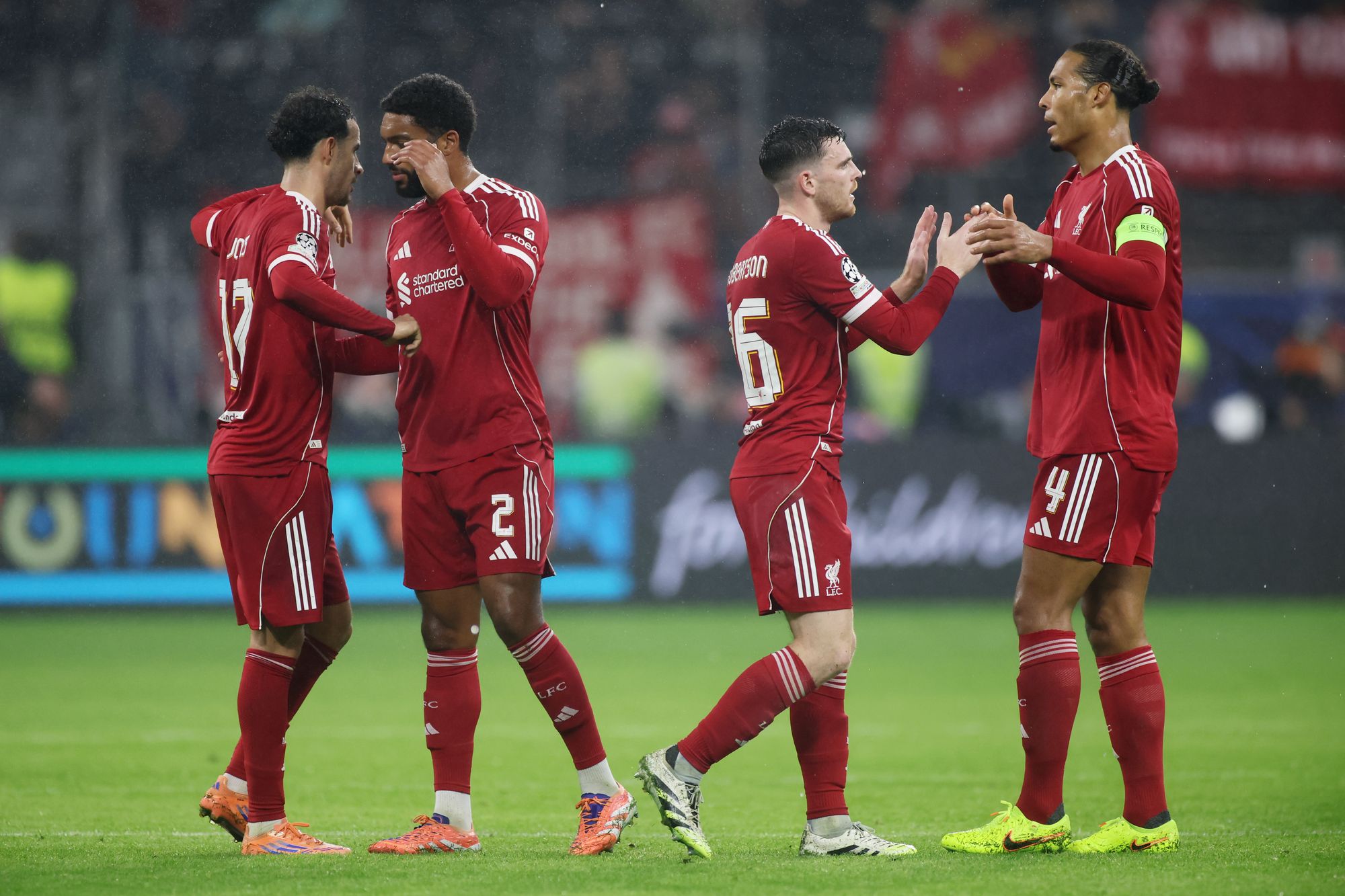 Ekitike célèbre son retour en Allemagne