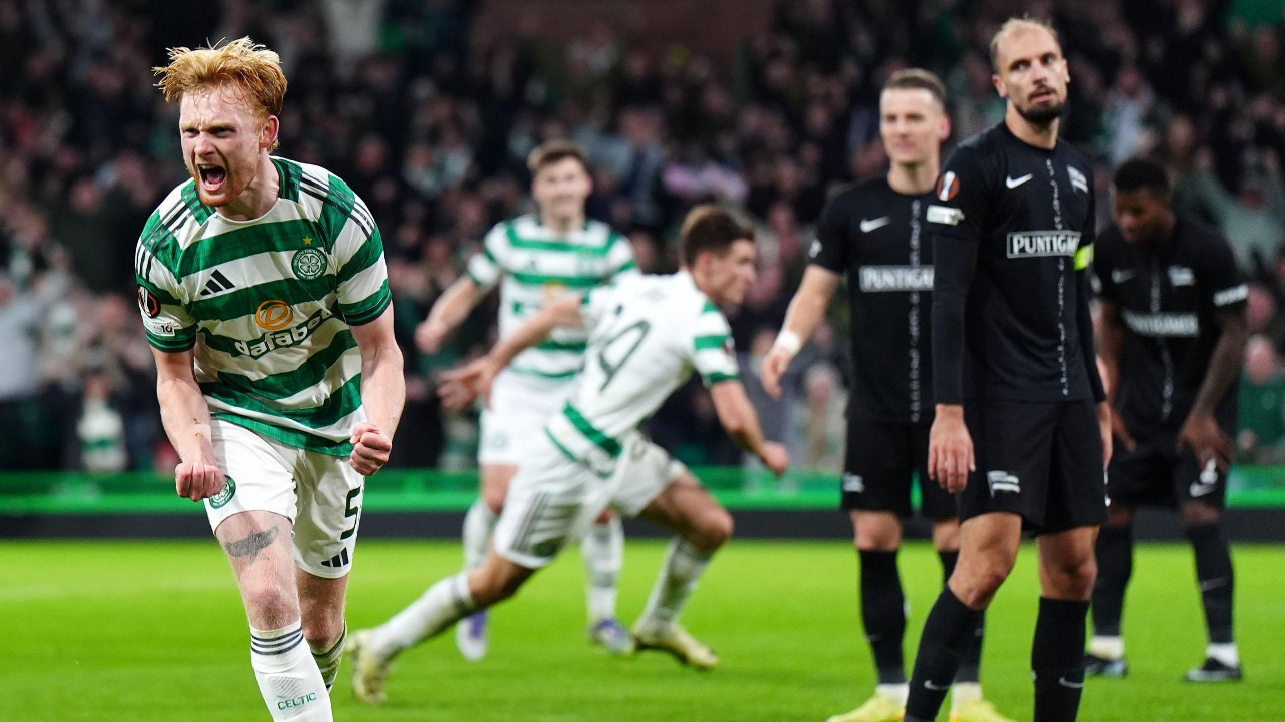 Liam Scales célèbre son but pour Celtic