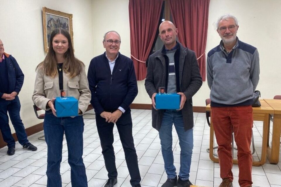 Les deux cavaliers champions ont été félicités par les élus de la mairie