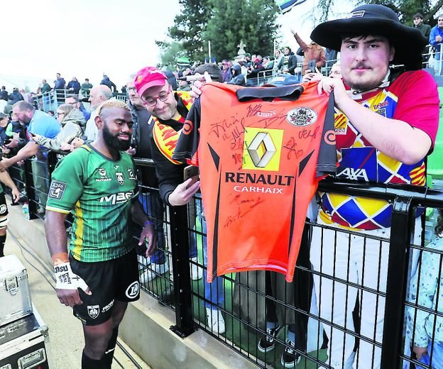 Les supporters catalans déçus mais pas rancuniers, ici avec Josua Vici.