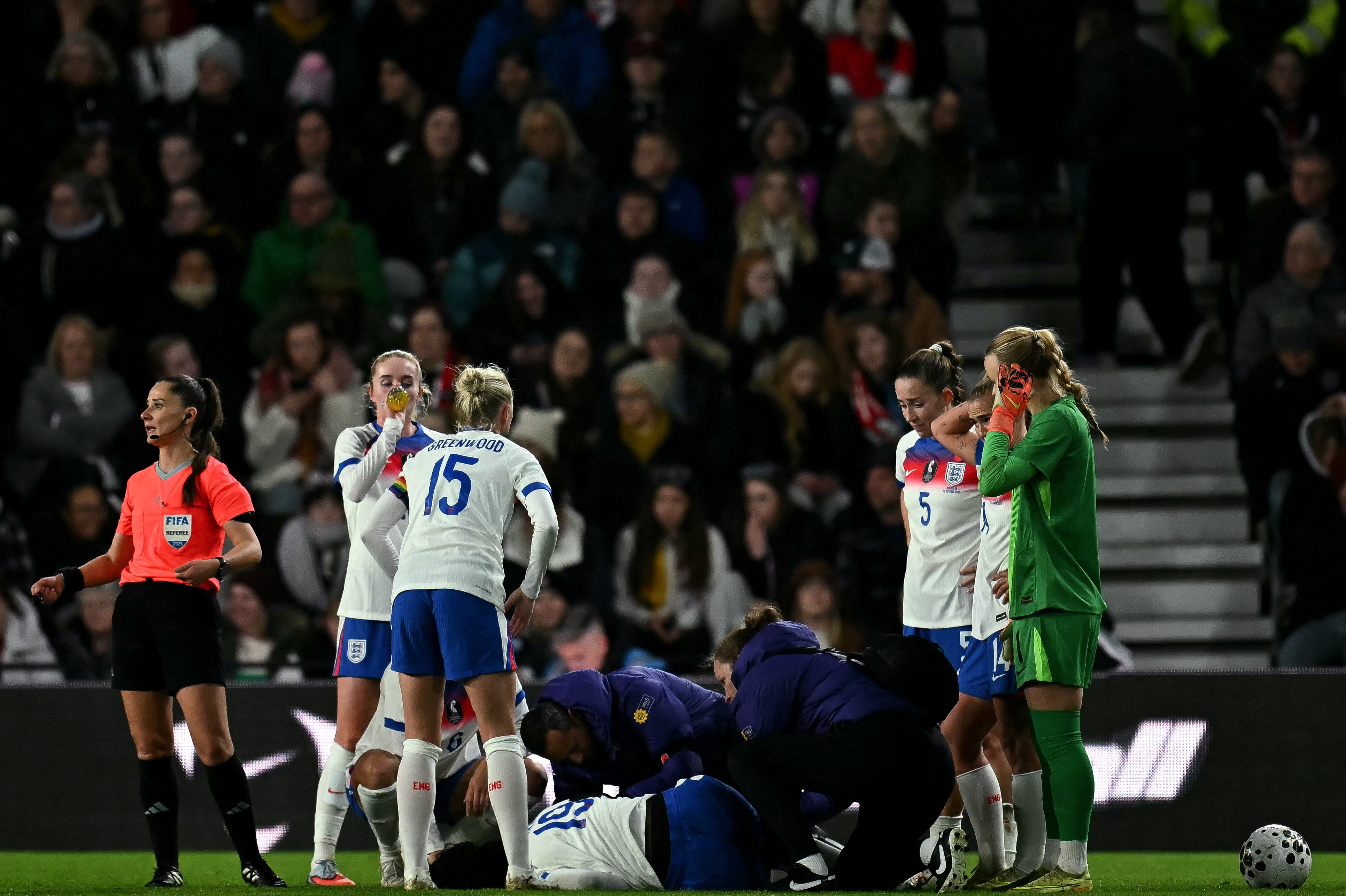 Michelle Agyemang en pleine douleur après sa chute contre Australie