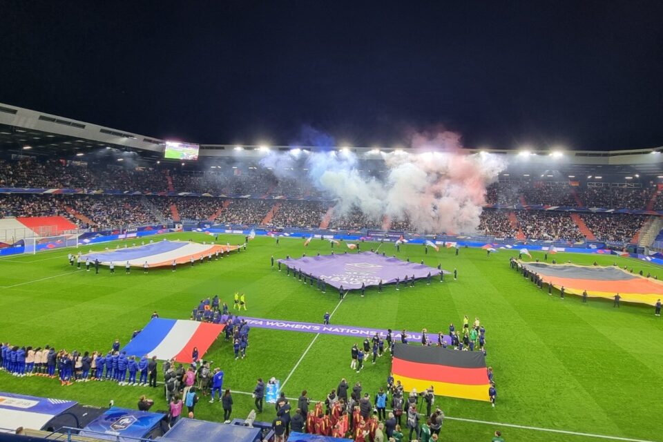 Le stade d’Ornano aux couleurs de l’affiche France-Allemagne.