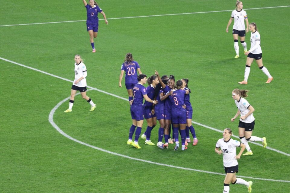 La joie des Bleues après leur premier but.