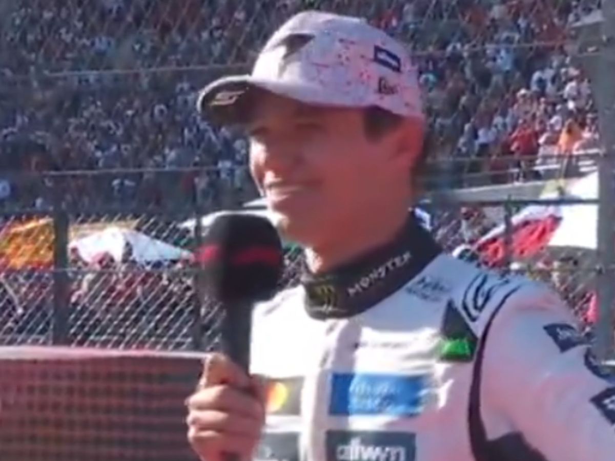 Lando Norris réagit face aux huées après sa victoire au GP du Mexique