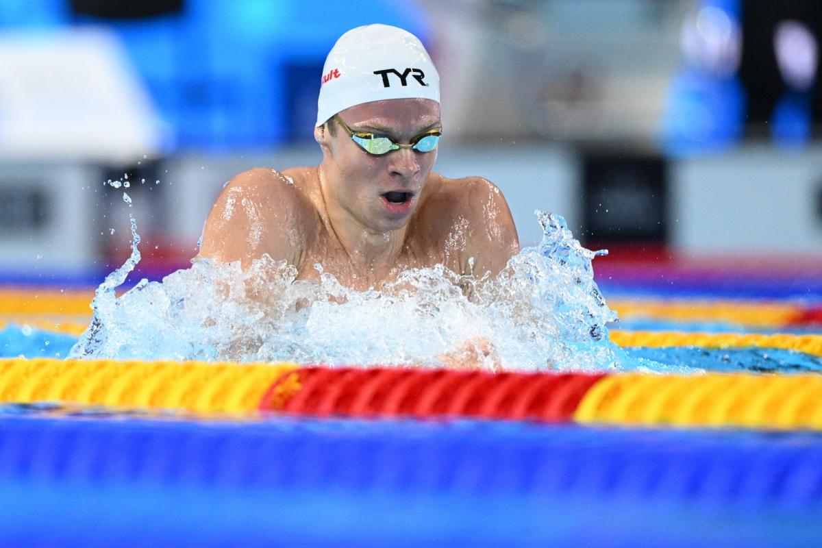 Léon Marchand démarre la Coupe du monde petit bassin à Carmel