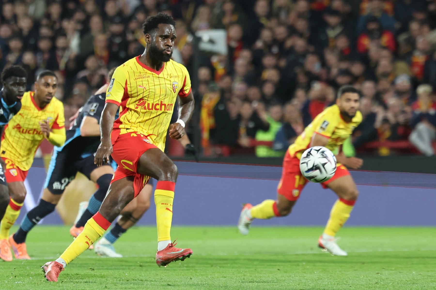 Ligue 1 : Marseille surpris à Lens, défaite 2-1