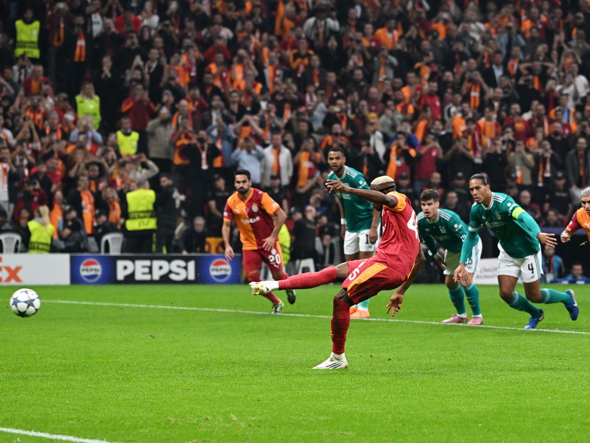 Liverpool obtient un penalty après une décision de Szoboszlai contre Galatasaray