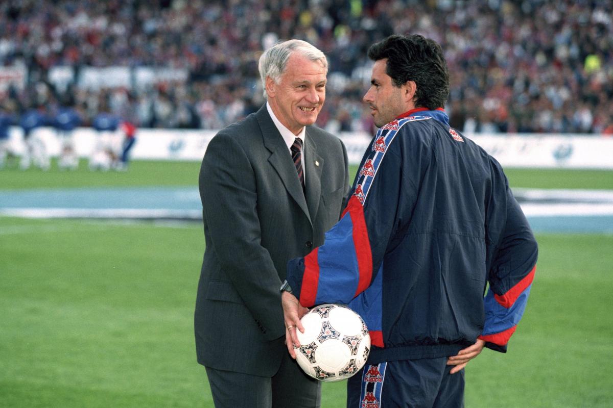 Mourinho rend hommage à Robson avant Benfica à Newcastle