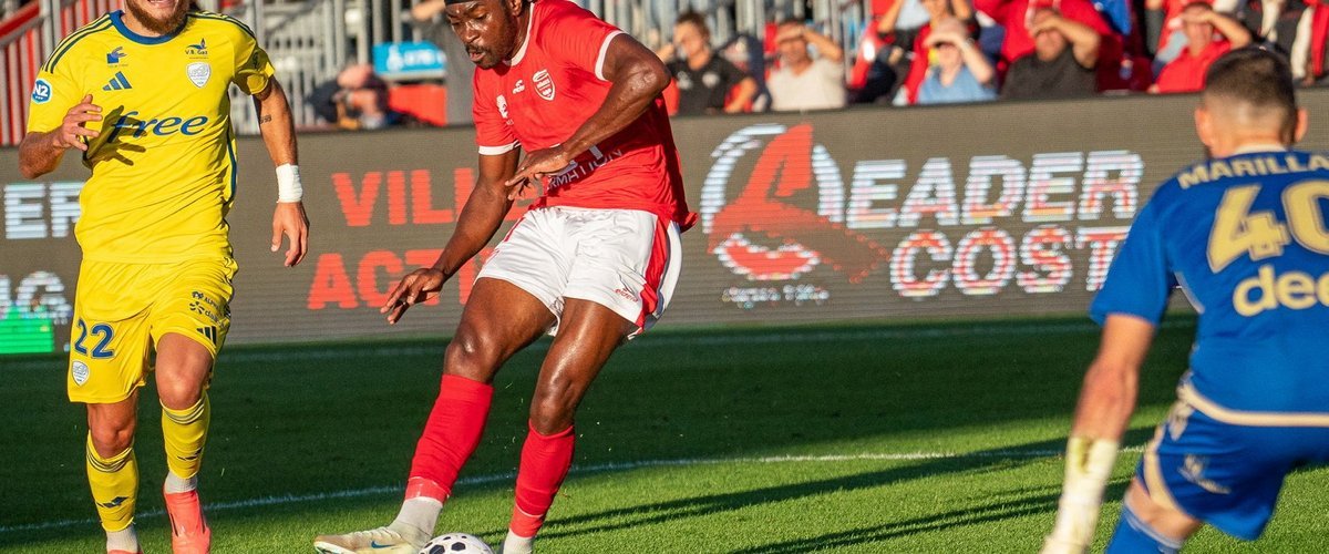 Nîmes Olympique domine Créteil et partage la tête du championnat