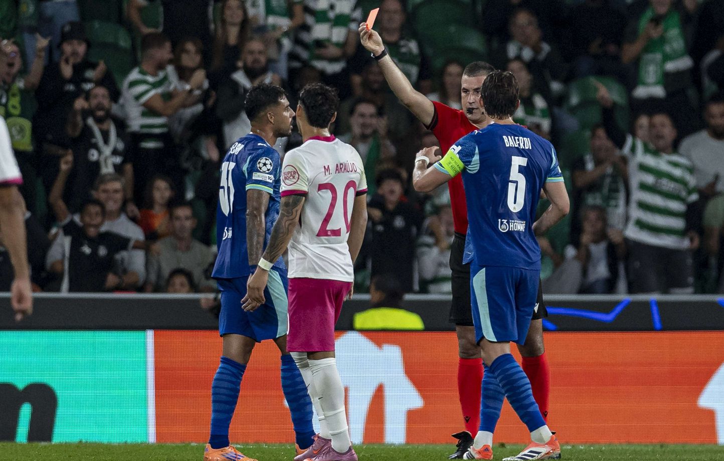 OM en colère après l'arbitrage en LDC : Emerson sanctionné