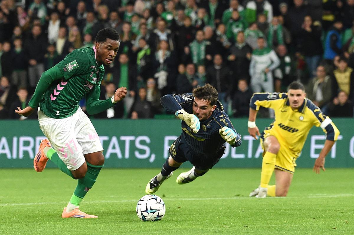 Pau FC battu 6-0 à Saint-Étienne: début de saison en chute