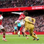 Arteta félicite Eberechi Eze après son but décisif contre Crystal Palace