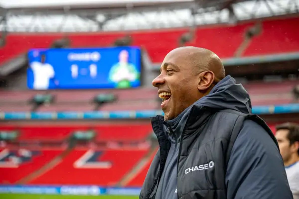 Dion Dublin, légende d'Aston Villa, anime une soirée football à Lichfield