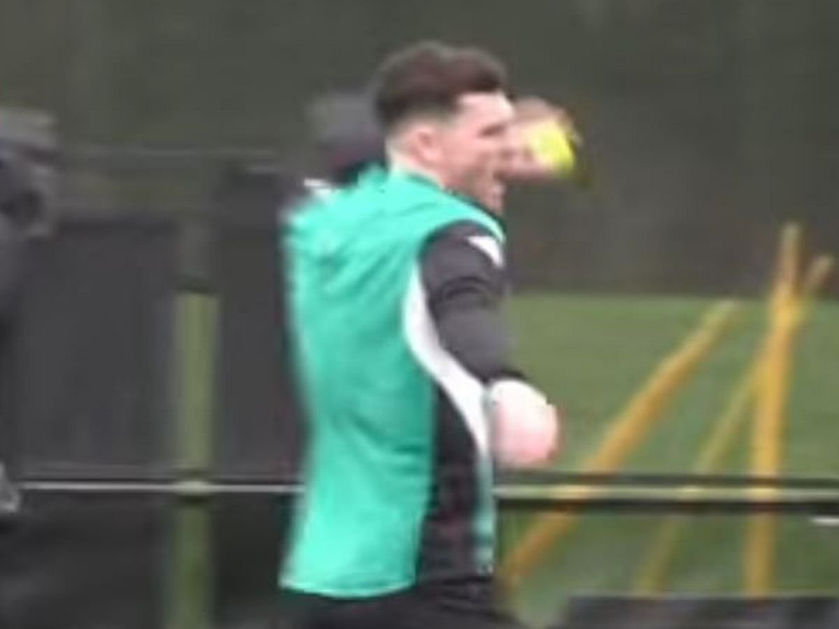 Frustration d'Andy Robertson lors d'une séance d'entraînement de Liverpool