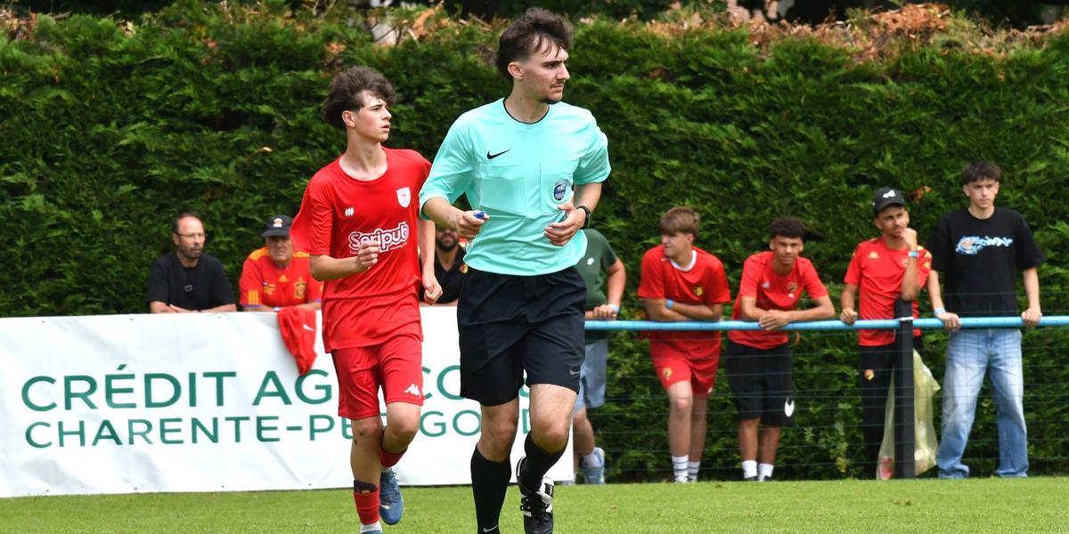 Jeunes arbitres de Dordogne : la nouvelle génération du football français
