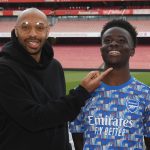 Thierry Henry félicite Bukayo Saka pour sa performance exceptionnelle