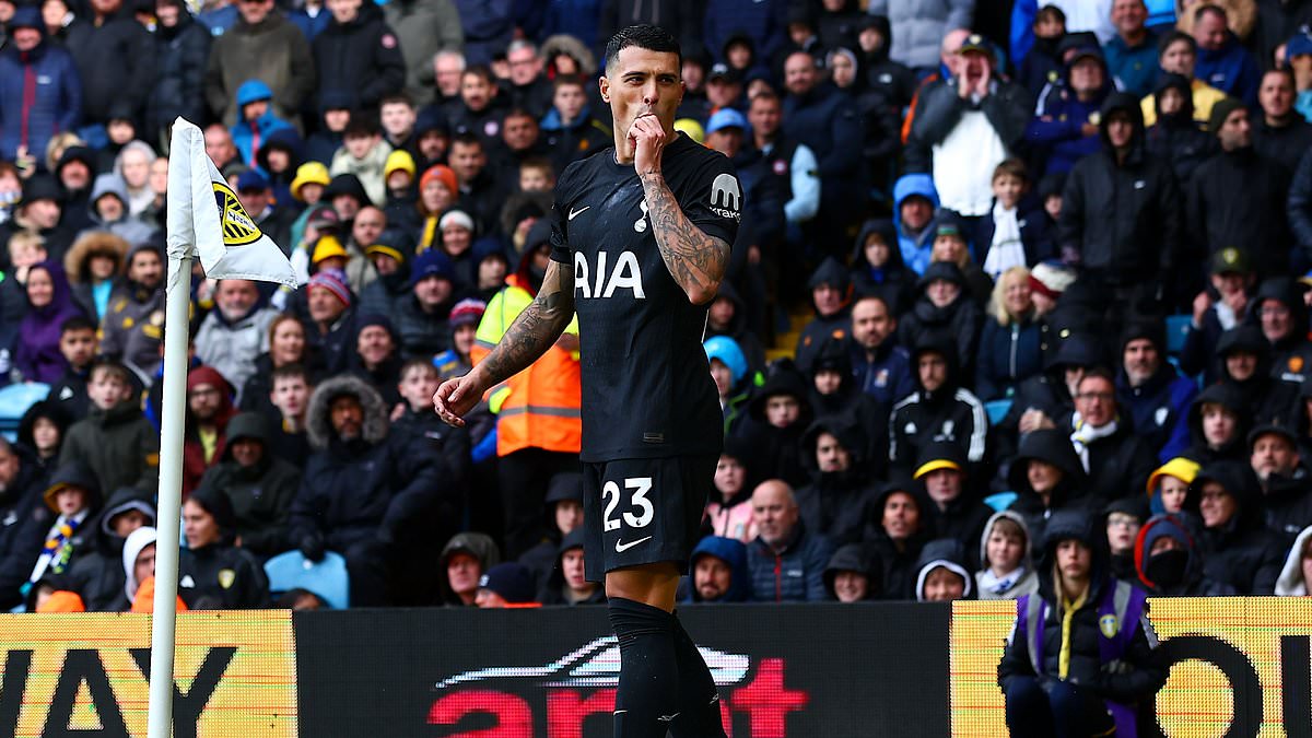 Tottenham : Pedro Porro amusé par une vape lancée par un supporter lors de la victoire
