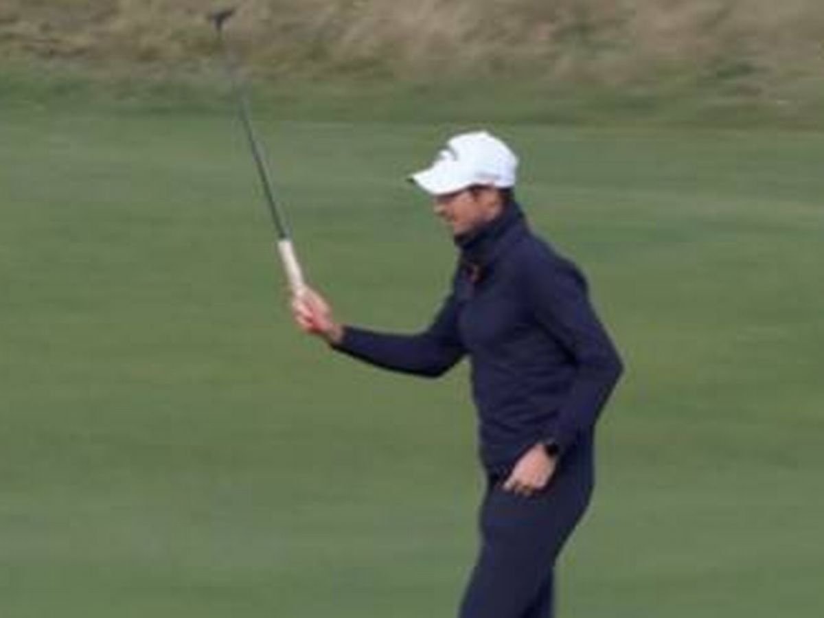 Andy Murray réalise un coup de golf spectaculaire à St. Andrews