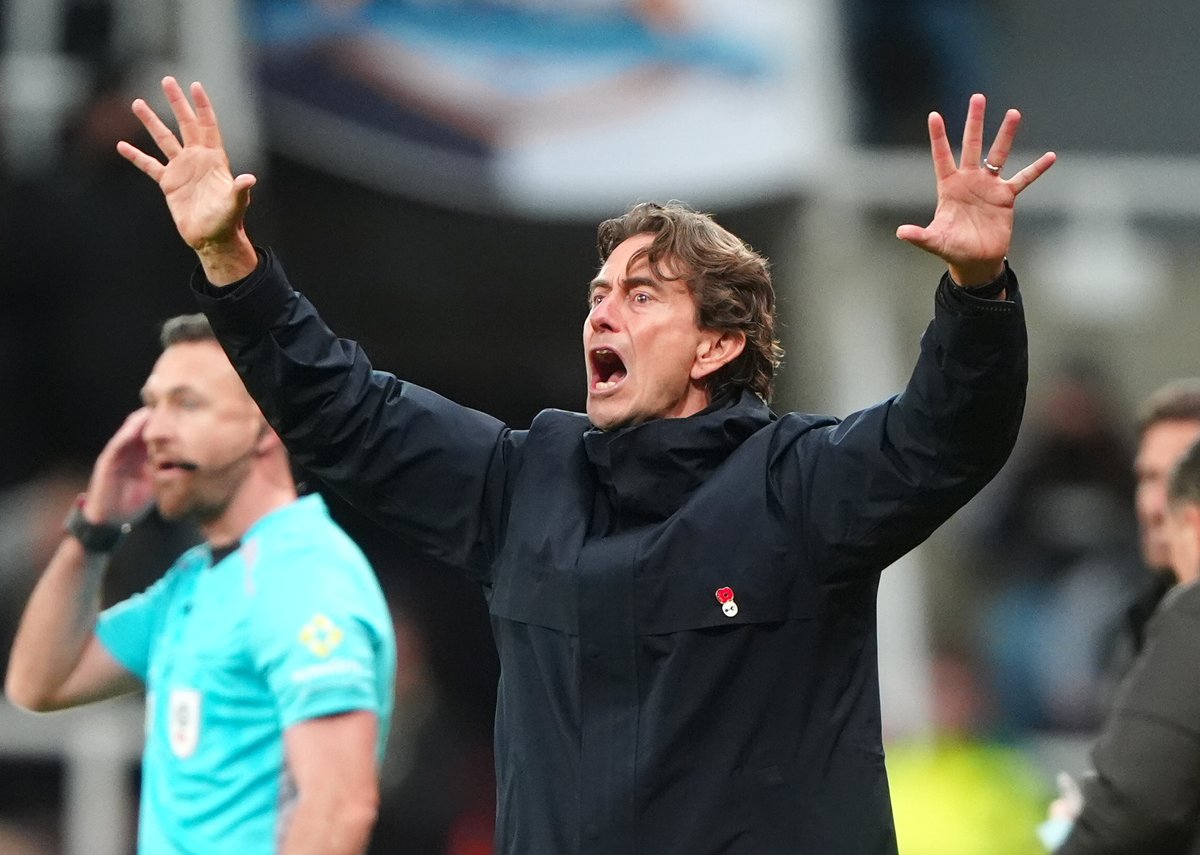 Thomas Frank critique l'arbitre après l'élimination de Tottenham en Coupe de la Ligue