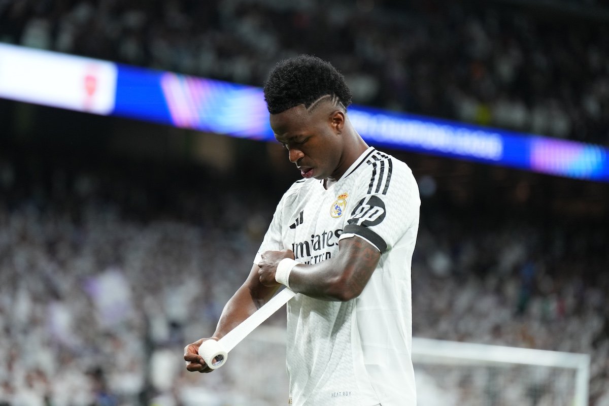 Vinicius départ Real Madrid : les fans réclament son départ après le Clasico
