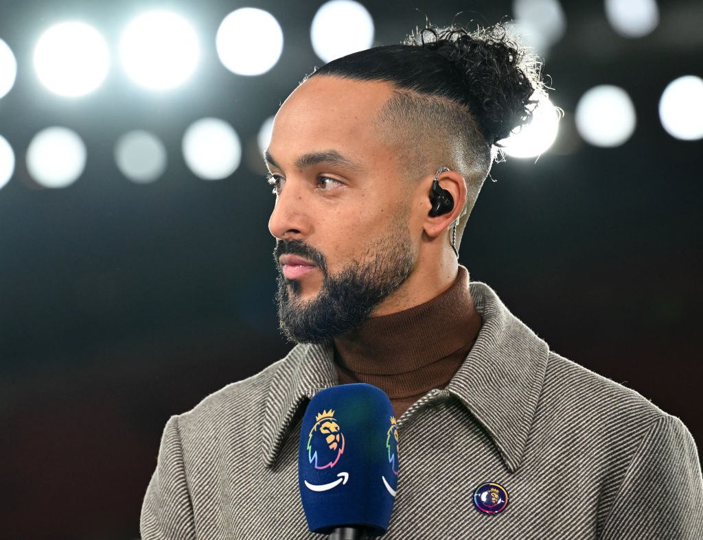 Theo Walcott critique Virgil van Dijk et Liverpool en pleine crise