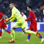 Lucas Chevalier : turbulences au PSG après un like et des performances