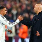 Arne Slot félicite Trent Alexander-Arnold après un match difficile